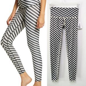 Teeki NWT The Hot Pant Balanced Traveler Ying Yang Leggings Size S
